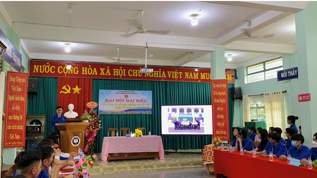 Đồng chí Nguyễn Quang Chiến - Bí thư đoàn trường phát biểu khai mạc Đại hội