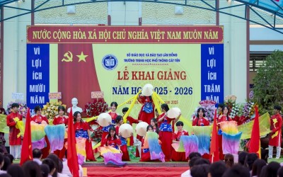 Văn nghệ chào mừng